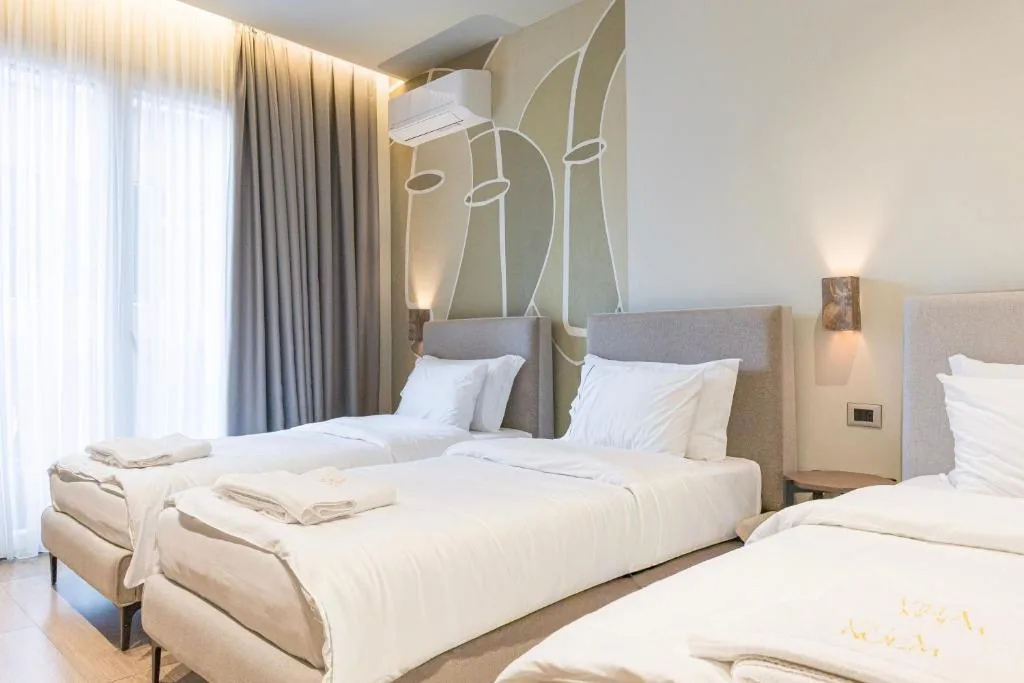 Triple Room with Balcony — Villa Noem
